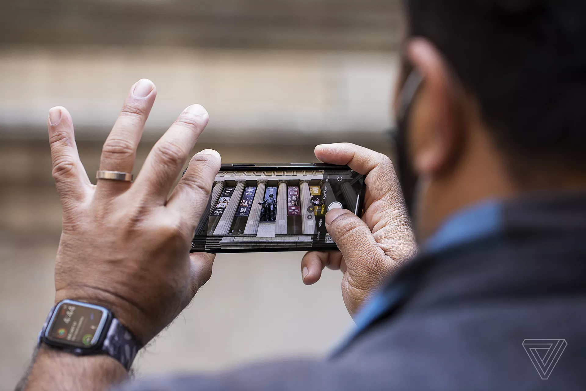 Đánh giá chi tiết iPhone 12 Pro từ The Verge