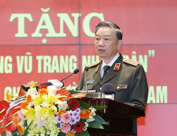 Tặng danh hiệu AHLLVT cho Công an chi viện chiến trường miền Nam | Chính trị | Vietnam+ (VietnamPlus)