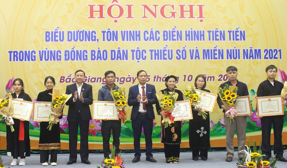 Bắc Giang biểu dương 62 cá nhân đồng bào dân tộc thiểu số