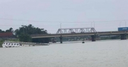 Tàu du lịch biển số Quảng Ninh tự chìm trên sông Thái Bình