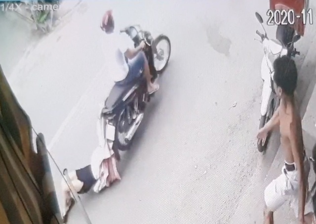 Tên cướp kéo lê cô gái hơn 500m trên đường phố Sài Gòn - 1