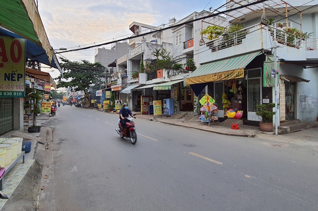 Tên cướp kéo lê cô gái hơn 500m trên đường phố Sài Gòn - 3