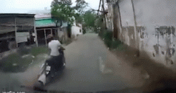 Tên cướp kéo lê cô gái hơn 500m trên đường phố Sài Gòn