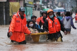 Bão Vamco gây lũ lụt tồi tệ nhất ở thủ đô Philippines trong nhiều năm