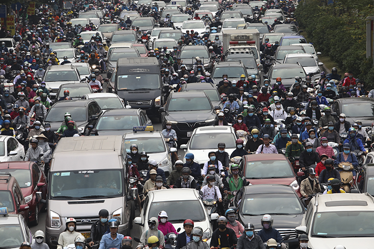 Đường vành đai 2 đã thông xe, nhưng Ngã Tư Sở vẫn tắc nguyên như cũ