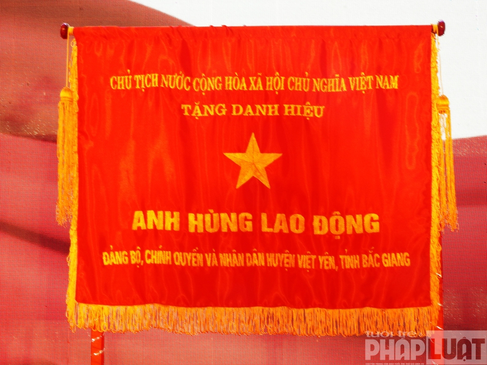 Chủ tịch nước phong tặng danh hiệu Anh hùng Lao động thời kỳ đổi mới cho Đảng bộ, chính quyền và nhân dân huyện Việt Yên