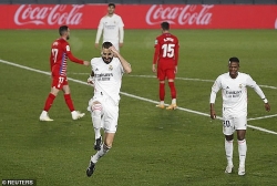 Benzema lại thăng hoa, Real Madrid san bằng điểm số với Atletico