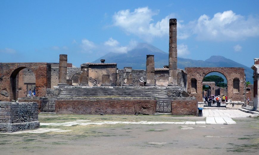 Quang cảnh Pompeii và núi Vesuvius (Ảnh: smarthistory.org)