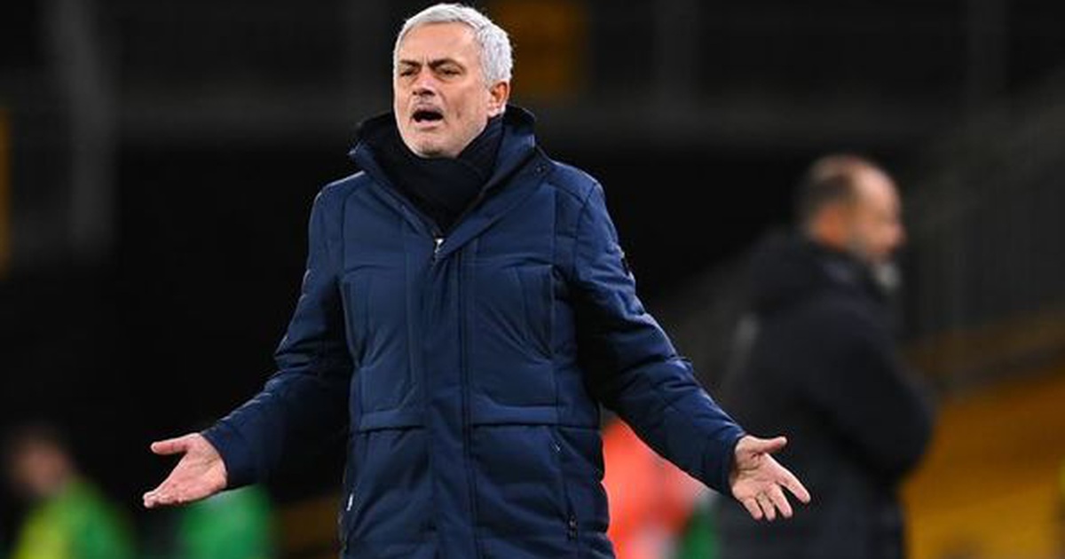 Tottenham lại gây thất vọng: Sai lầm chết người của HLV Mourinho