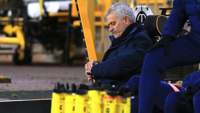 Tottenham lại gây thất vọng: Sai lầm chết người của HLV Mourinho - 2