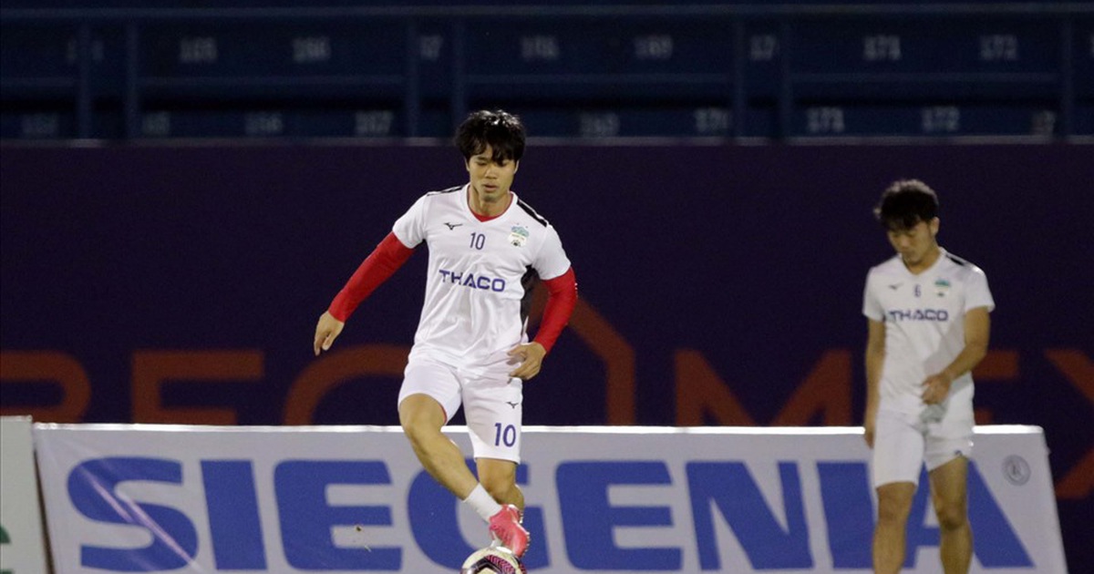 Công Phượng lần đầu khoác trở lại màu áo HA Gia Lai