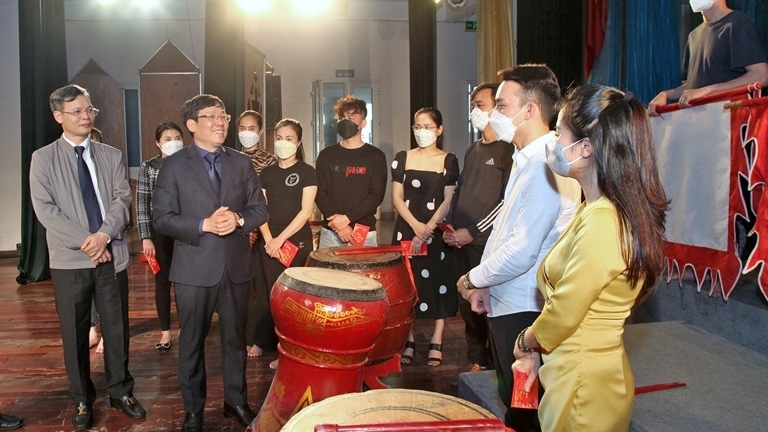 Chủ tịch UBND tỉnh Vĩnh Phúc tới thăm, động viên và chúc Tết các nghệ sĩ