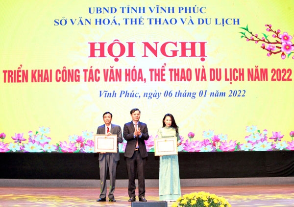 Trung tâm VH TT&TT thành phố vinh dự được nhận Bằng Khen của Bộ trưởng Bộ VH, TT&DL