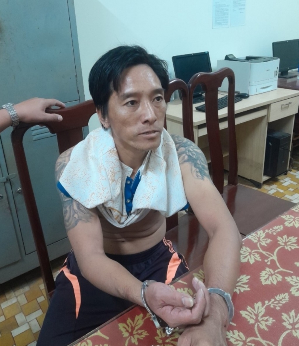 Nguyễn Hữu Toàn bị công an bắt giữ sau 1 giờ gây án (Nguồn: VOV)