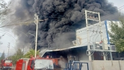 Quảng Ninh: Cháy xưởng sản xuất xốp nhựa ngay đầu năm mới