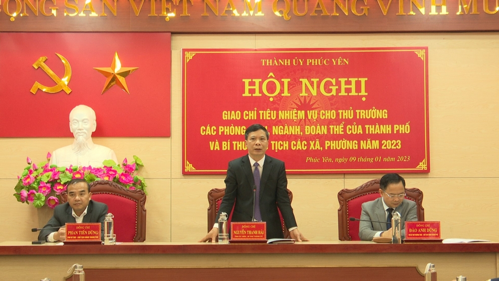 Lãnh đạo thành phố Phúc Yên chủ trì cuộc họp