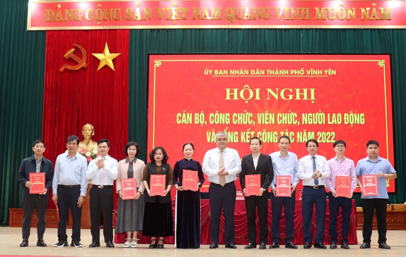 Giao chỉ tiêu, nhiệm vụ