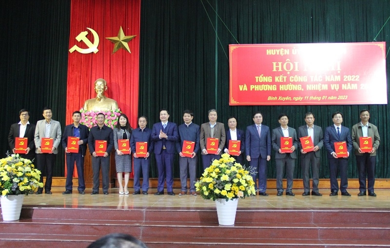 Giao chỉ tiêu nhiệm vụ cho Đảng ủy các xã, thị trấn