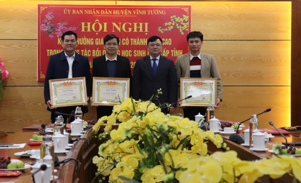 Vĩnh Tường (Vĩnh Phúc): Khen thưởng giáo viên đạt thành tích cao trong công tác bồi dưỡng học sinh giỏi cấp tỉnh