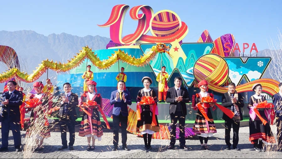Sa Pa (Lào Cai): Tưng bừng Lễ hội khèn hoa và Hội Xuân mở cổng trời Fansipan