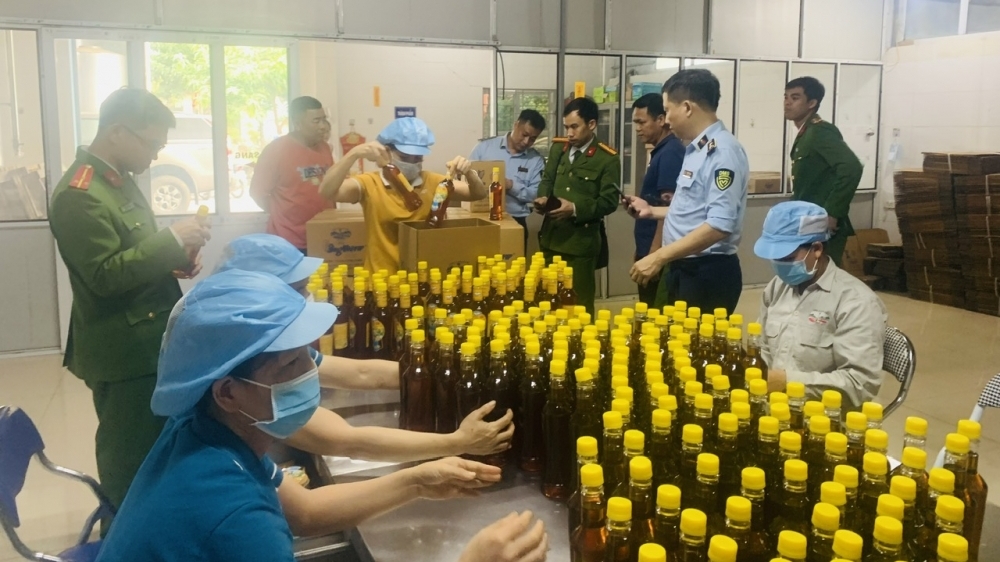 Đề nghị chuyển hồ sơ sang công an vụ 4 công ty sản xuất mật ong nghi là hàng giả