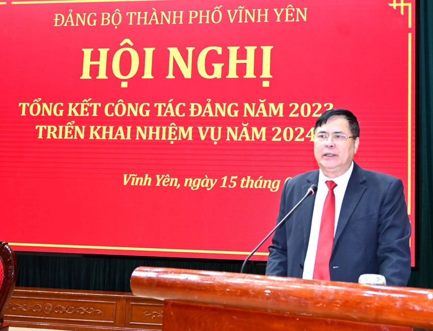Đ.c Nguyễn Ngọc Bình, Ủy viên BTV Tỉnh ủy, Bí thư Thành ủy phát biểu khai mạc hội nghị