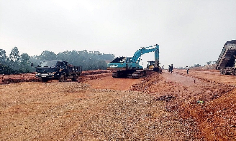 Công tác giải phóng mặt bằng được quan tâm, từng bước tháo gỡ vướng mắc để hoàn thành dự án.