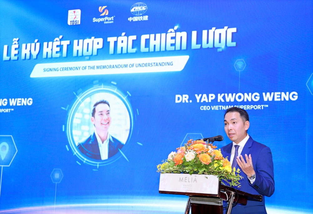 Tiến sĩ Yap Kwong Weng, CEO của Trung tâm Logistics ICD Vĩnh Phúc phát biểu tại lễ ký kết.