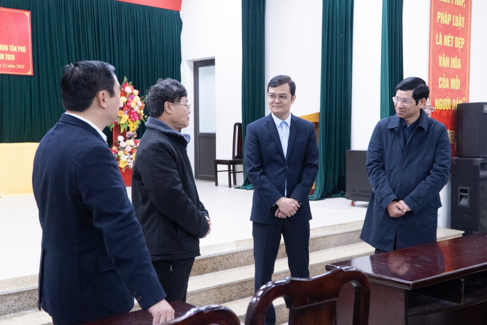 Bí thư thứ nhất Trung ương Đoàn Thanh niên Cộng sản Hồ Chí Minh, Ủy viên hội đồng bầu cử quốc gia Bùi Quang Huy cùng các đoàn giám sát khảo sát thực tế tại Nhà văn hóa Khu dân cư Tân Phú, phường Việt Trì, tỉnh Phú Thọ