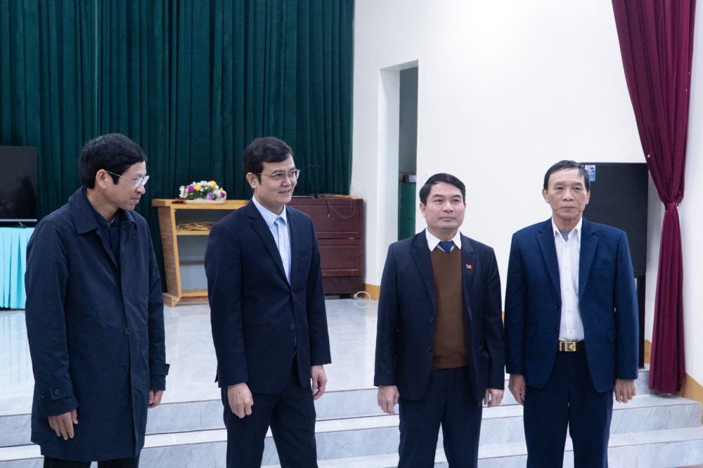 Bí thư thứ nhất Trung ương Đoàn Thanh niên Cộng sản Hồ Chí Minh, Ủy viên hội đồng bầu cử quốc gia Bùi Quang Huy cùng đoàn giám sát khảo sát thực tế tại Nhà văn hóa phường Việt Trì, tỉnh Phú Thọ