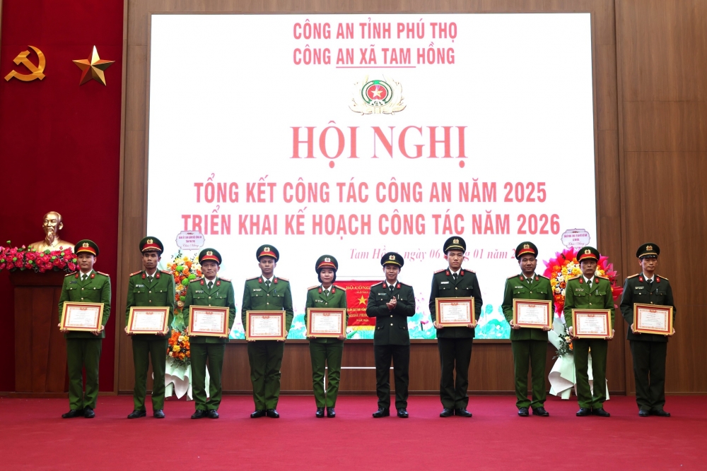 Công an xã Tam Hồng đẩy mạnh cải cách hành chính, chuyển đổi số