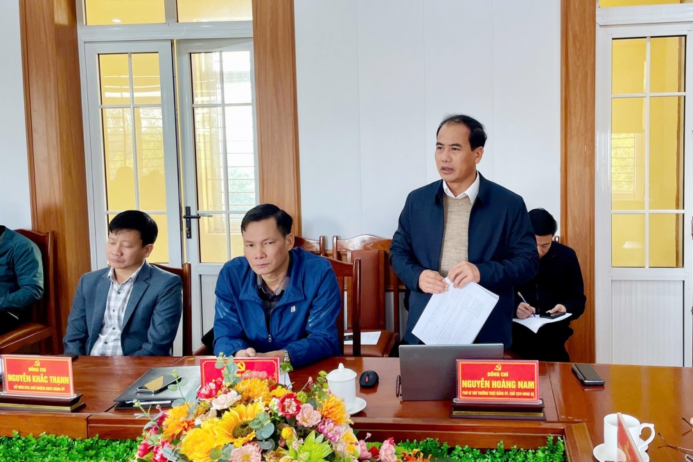 Ông Nguyền Hoàng Nam - Phó Bí thư thường trực Đảng ủy xã Sơn Đông phát biểu tại hội nghị