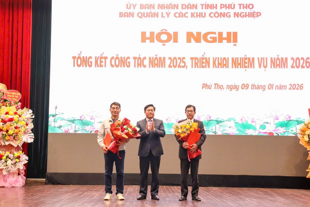 Phú Thọ: Trao Giấy chứng nhận đầu tư cho 2 dự án mở rộng, tạo đà thu hút đầu tư đầu năm 2026