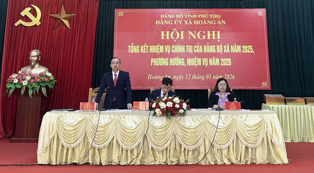 Các đồng chí chủ trì hội nghị.