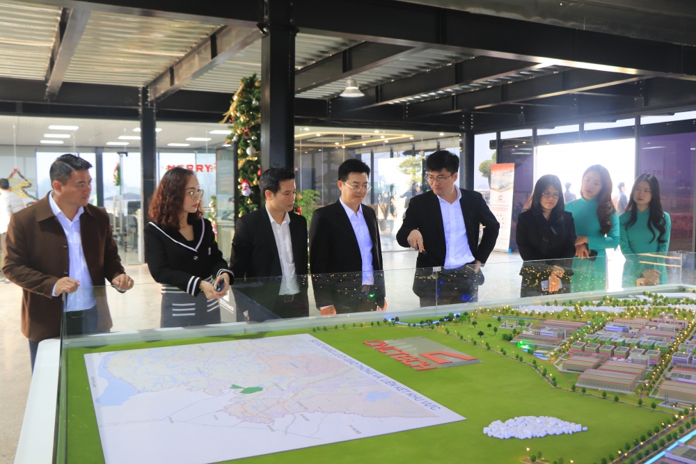 Đoàn công tác của Ban Chính sách, chiến lược Trung ương thăm và làm việc tại Tập đoàn CNCTech