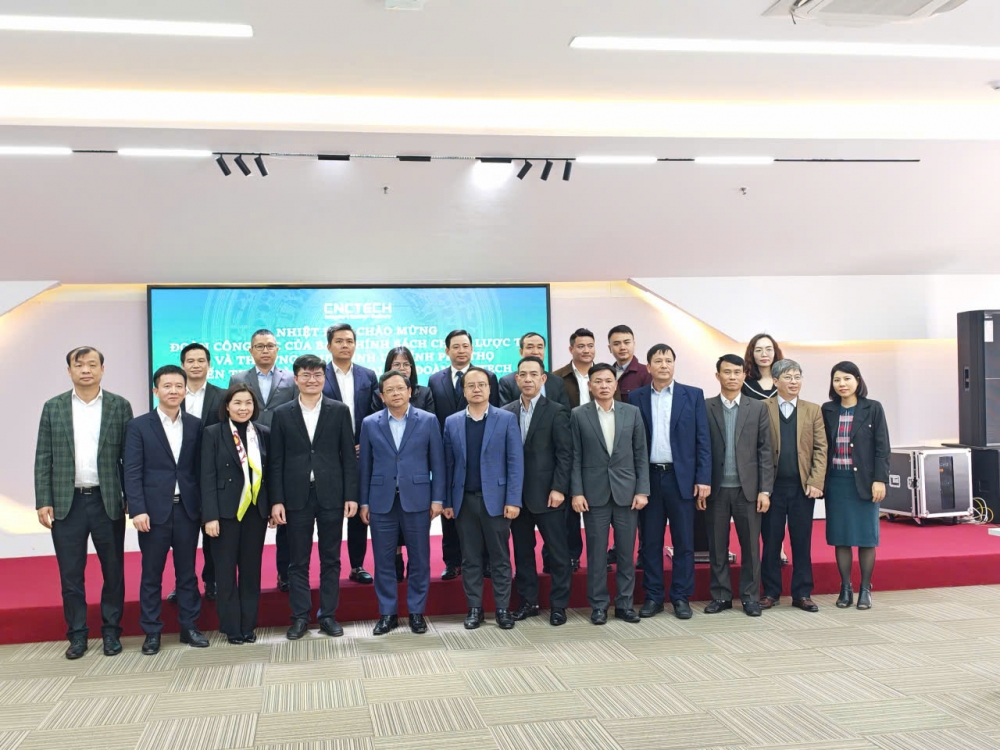Đoàn công tác của Ban Chính sách, chiến lược Trung ương thăm và làm việc tại Tập đoàn CNCTech