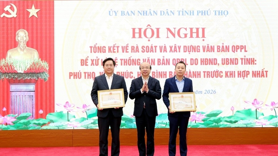 Chủ tịch UBND tỉnh Phú Thọ nhận bằng khen của Bộ trưởng Bộ Tư pháp