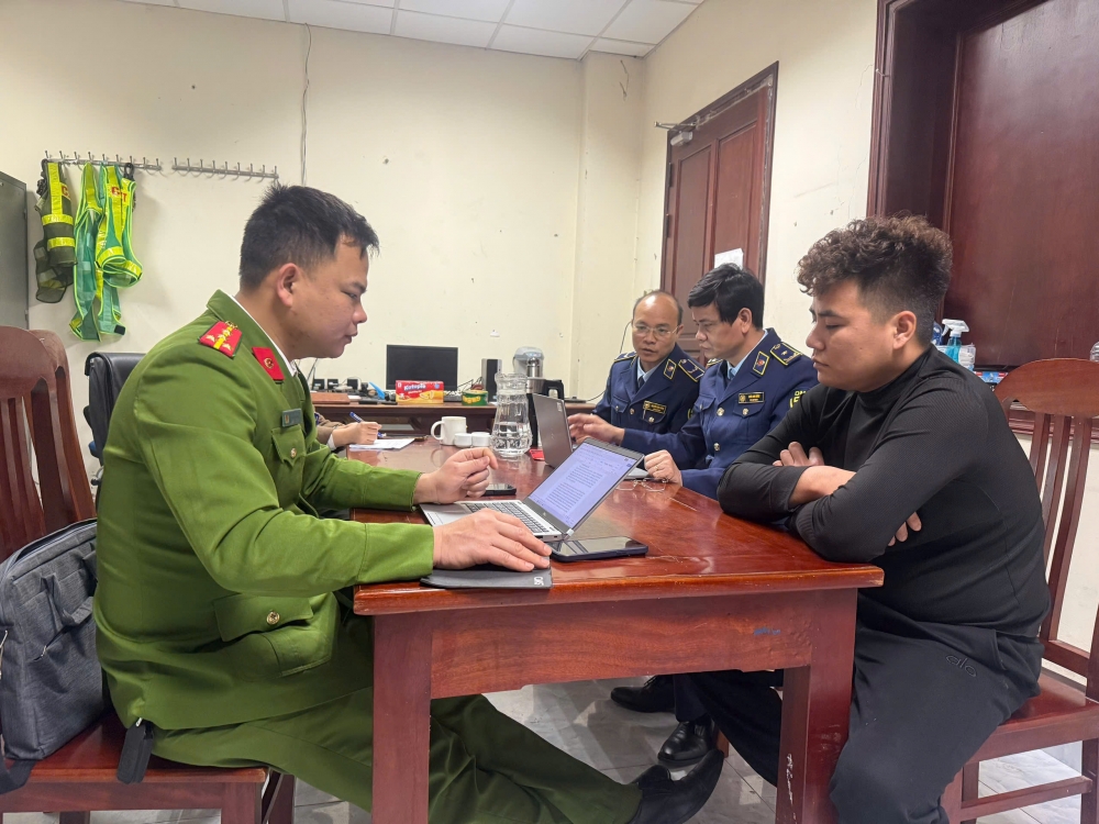 Lực lượng chức năng làm việc với người điều khiển phương tiện, vận chuyển sản phảm động vật không rõ nguồn gốc