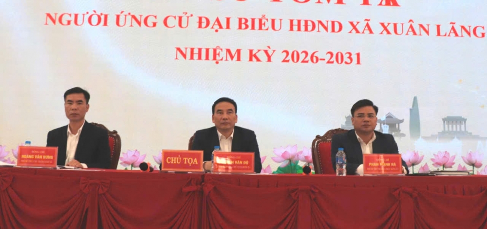 Bàn Chủ trì hội nghị