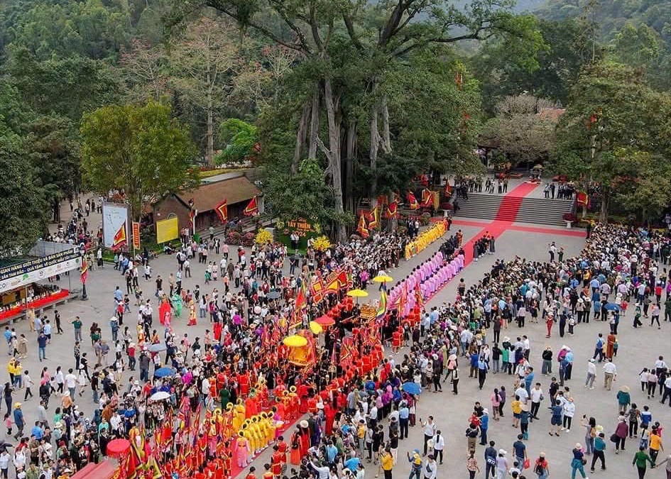Khu danh thắng Tây Thiên, xã Đại Đình thu hút hàng triệu lượt du khách tới tham quan, chiêm bái mỗi năm, đặc biệt là vào dịp diễn ra lễ hội.