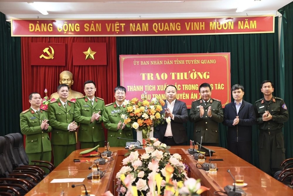 Tuyên Quang: Khen thưởng lực lượng Công an phá chuyên án lừa đảo xuyên quốc gia