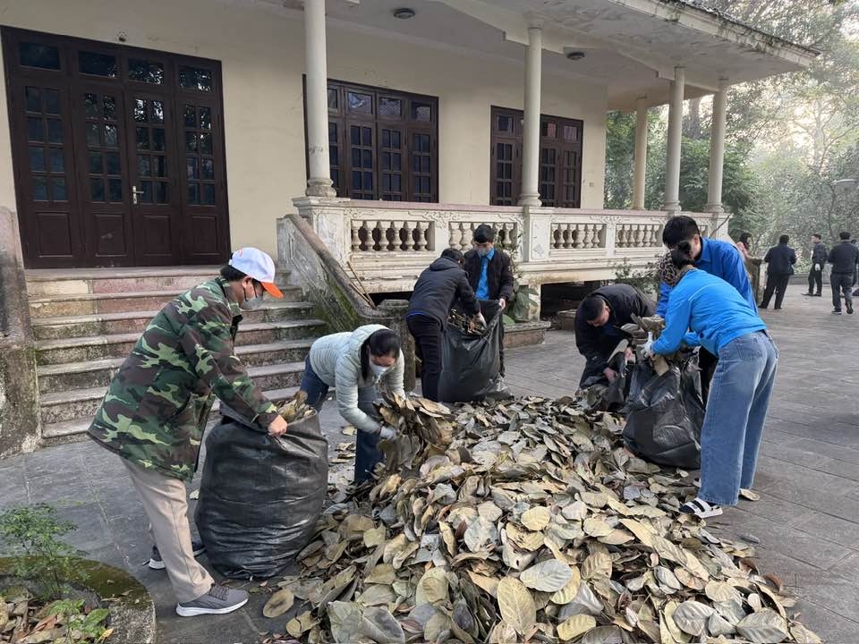 Phường Vĩnh Phúc: Phát động thi đua cao điểm chào mừng Đại hội XIV của Đảng Phường Vĩnh Phúc: Phát động thi đua cao điểm chào mừng Đại hội XIV của Đảng