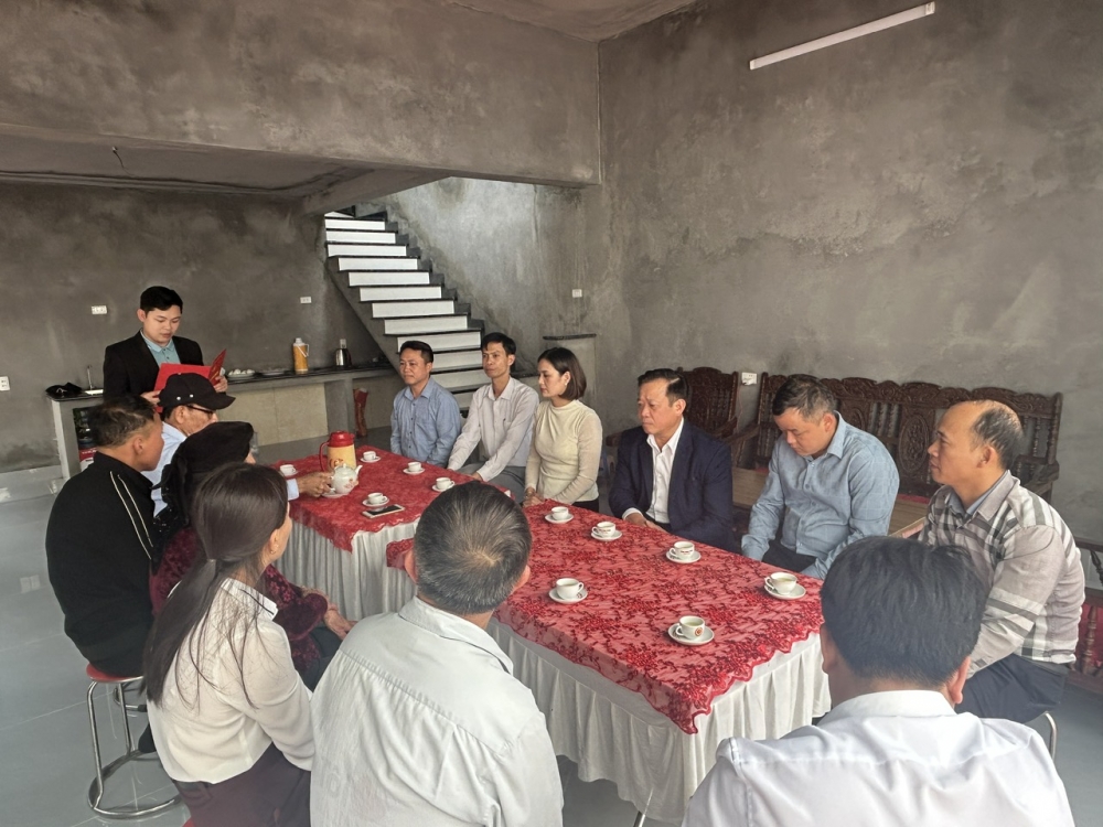 Lãnh đạo Ủy ban MTTQVN xã Vĩnh Thành ân cần thăm hỏi gia đình có hoàn cảnh khó khăn Lãnh đạo Ủy ban MTTQVN xã Vĩnh Thành ân cần thăm hỏi gia đình có hoàn cảnh khó khăn