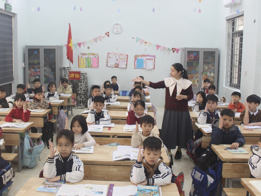 Giáo viên Trường Tiểu học Tam Hồng 2 luôn nỗ lực đổi mới phương pháp giảng dạy.