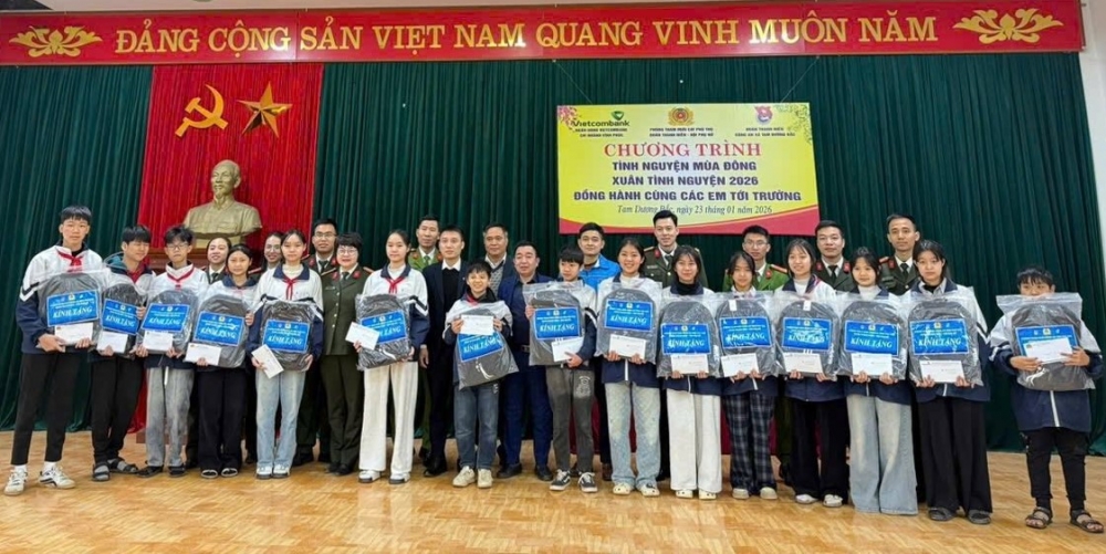 Phú Thọ: Những món quà gieo mầm ước mơ cho học sinh Phú Thọ: Những món quà gieo mầm ước mơ cho học sinh