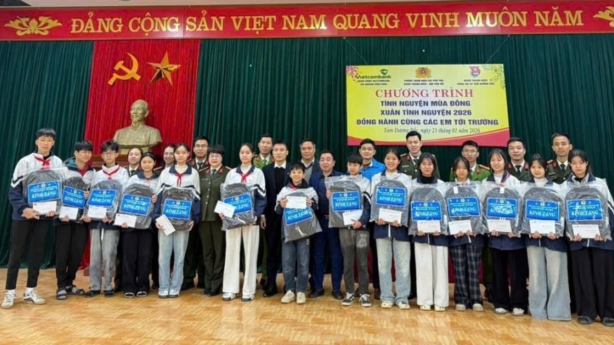 Phú Thọ: Những món quà gieo mầm ước mơ cho học sinh