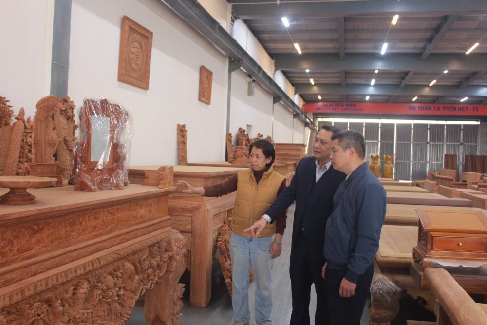 Mỗi sản phẩm mộc Thanh Lãng được chế tác công phu, kết tinh tay nghề truyền thống và sáng tạo hiện đại. Mỗi sản phẩm mộc Thanh Lãng được chế tác công phu, kết tinh tay nghề truyền thống và sáng tạo hiện đại.