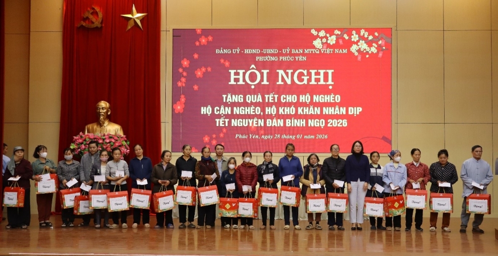 Phường Phúc Yên: Tặng quà Tết cho hộ nghèo nhân dịp Xuân Bính Ngọ 2026