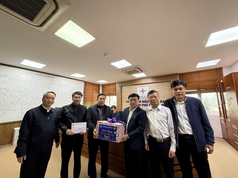 Công đoàn Công ty Điện lực Phú Thọ quan tâm, động viên người lao động Công đoàn Công ty Điện lực Phú Thọ quan tâm, động viên người lao động