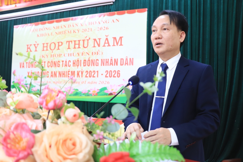 Đồng chí Nguyễn Xuân Hương, Phó Chủ tịch UBND xã trình bày báo cáo.